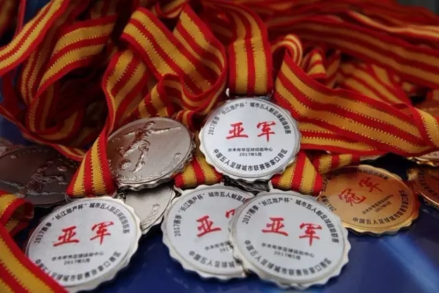 巴萨客场逆转加拉塔萨雷，亚马尔助力球队连胜十场